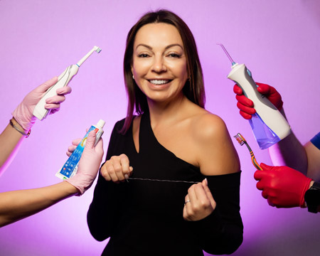 При наличии несъемной ортодонтической аппаратуры на процедуру профессиональной гигиены необходимо записываться раз в 3–4 месяца. Так вы значительно снизите риск развития кариеса