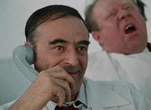 Каучук, титан, золото… Как менялось со временем протезирование зубов?